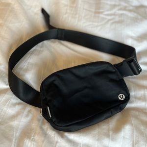 Lululemon everywhere beltbag black